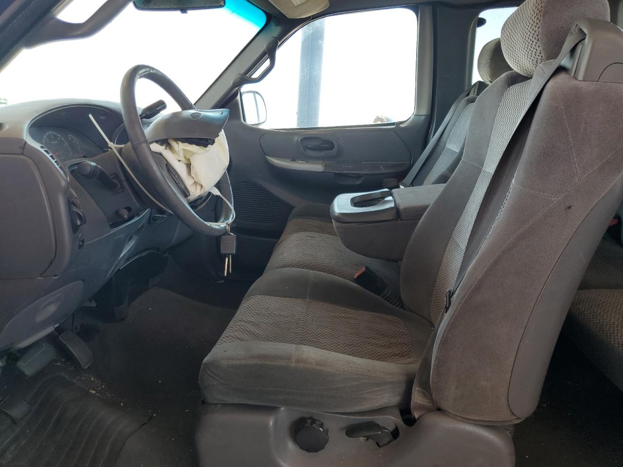 2002 Ford F150 VIN: 1FTRX08L22KA75999 Lot: 61861345