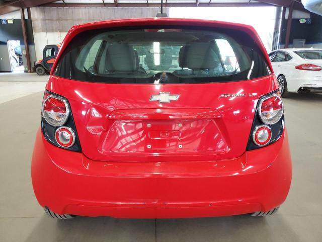 Hatchbacks CHEVROLET SONIC 2015 Czerwony