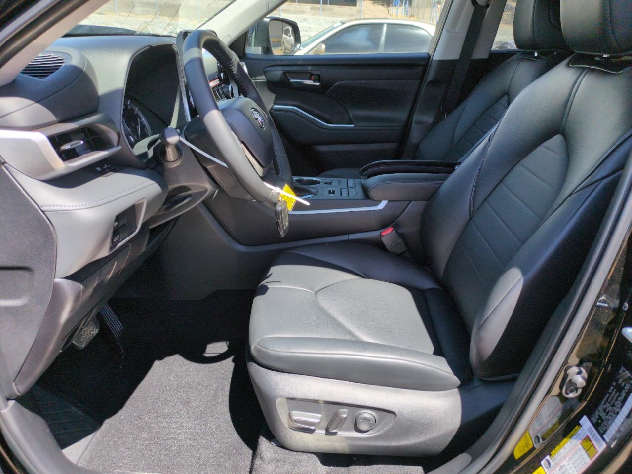 2022 Toyota Highlander Xle VIN: 5TDHZRBH0NS593539 Lot: 64037635