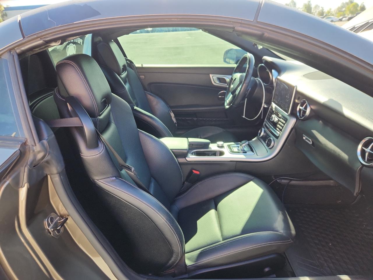 2016 Mercedes-Benz Slk 300 VIN: WDDPK3JA5GF120939 Lot: 63852295