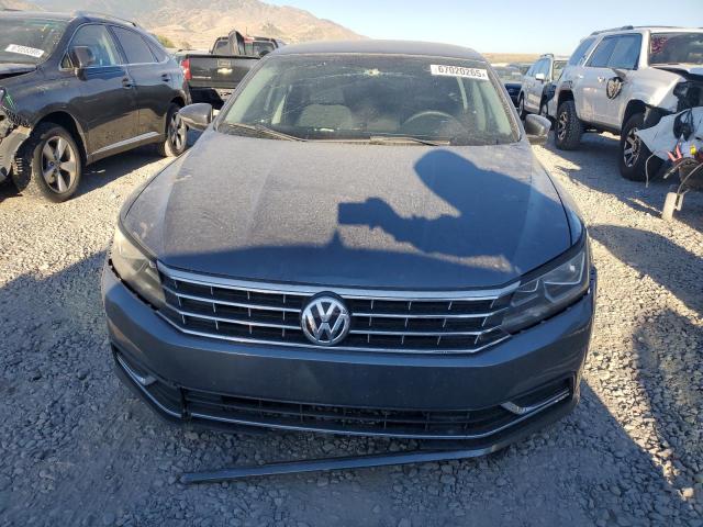  VOLKSWAGEN PASSAT 2017 Серый