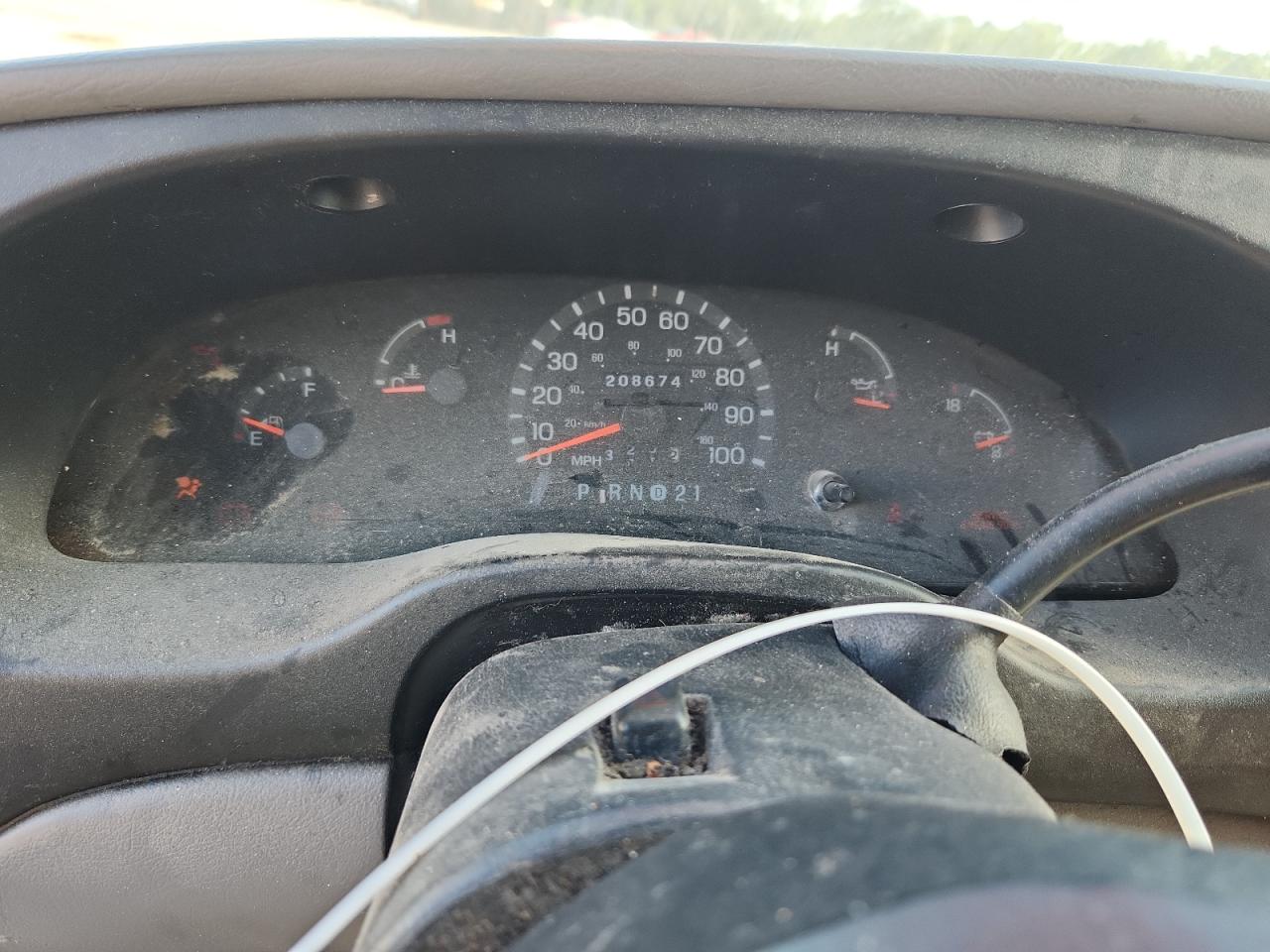 1999 Ford Econoline E250 Van VIN: 1FTNE24L5XHA08632 Lot: 63219635