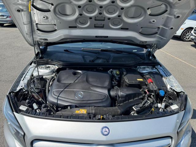 Parquets MERCEDES-BENZ GLA-CLASS 2016 Srebrny
