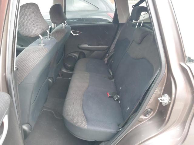 2015 HONDA JAZZ ES +