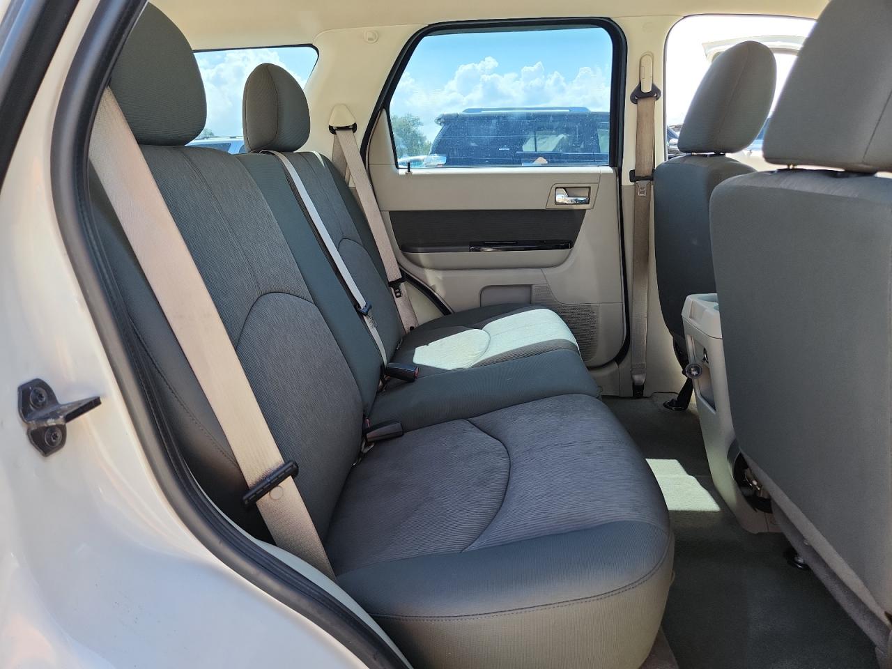 2011 Mazda Tribute I VIN: 4F2CY0C78BKM07277 Lot: 64648405