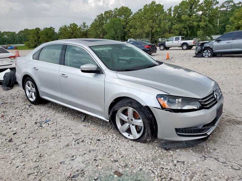  VOLKSWAGEN PASSAT 2013 Серебристый