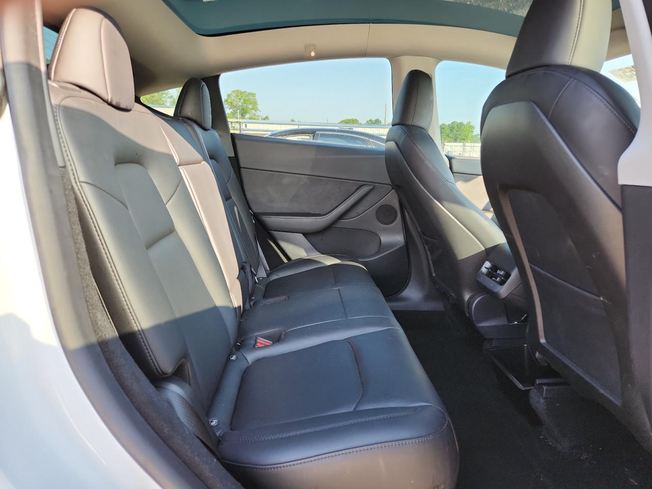 2022 Tesla Model Y VIN: 7SAYGDEE8NA010312 Lot: 62722055