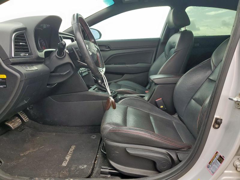  HYUNDAI ELANTRA 2018 Srebrny