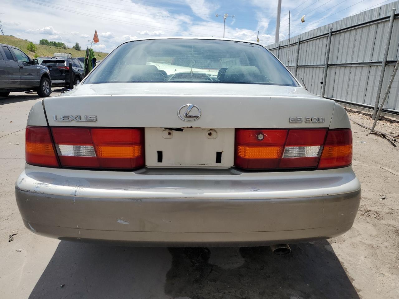 1997 Lexus Es 300 VIN: JT8BF22G1V0061053 Lot: 63100975