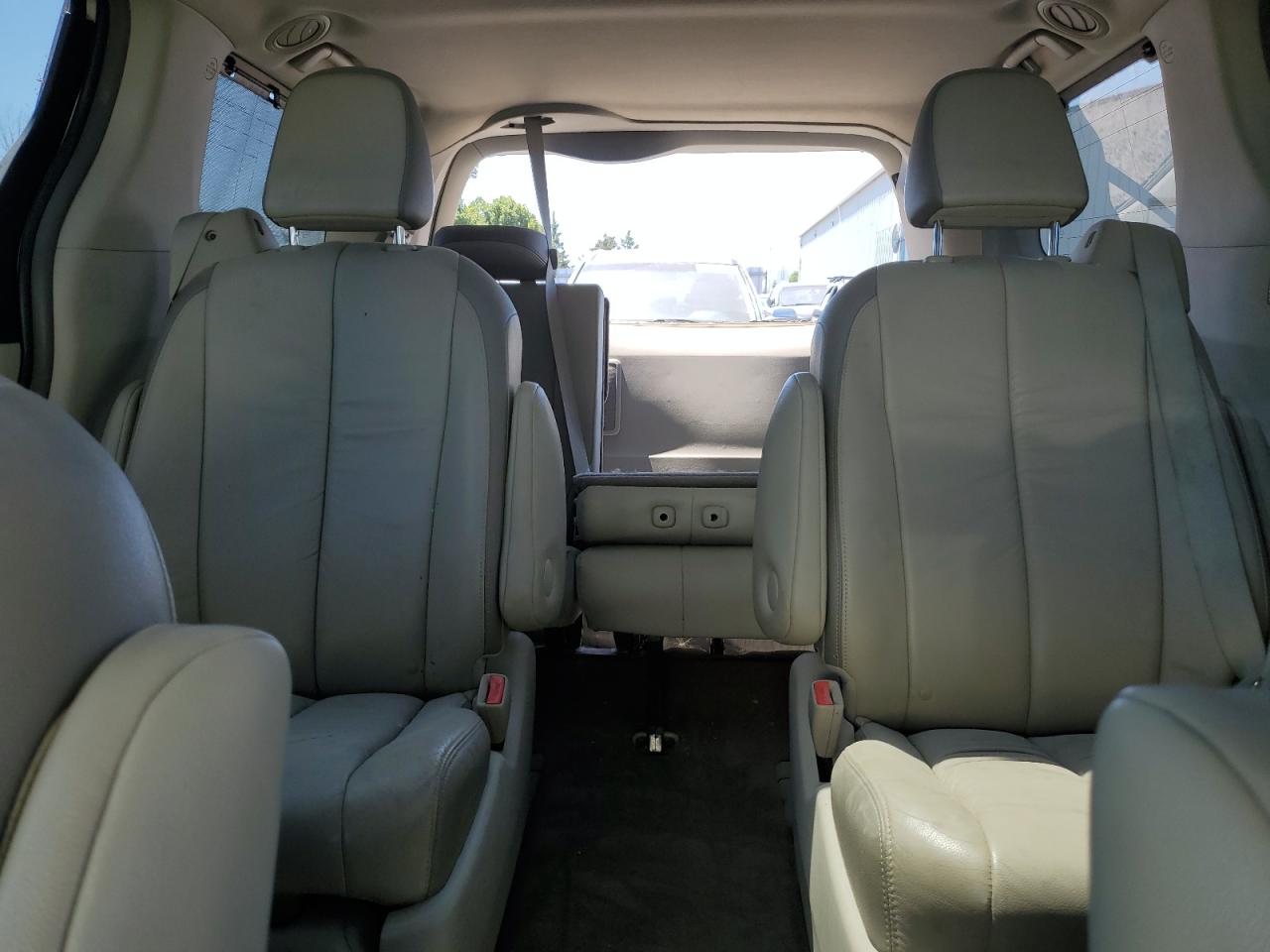 2012 Toyota Sienna Xle VIN: 5TDDK3DC1CS042583 Lot: 65562945