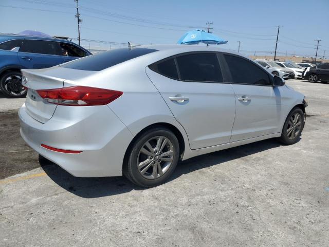 Sedans HYUNDAI ELANTRA 2017 Srebrny