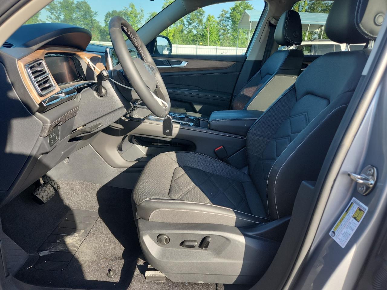 2025 Volkswagen Atlas Se VIN: 1V2JR2CA8SC563503 Lot: 65129155