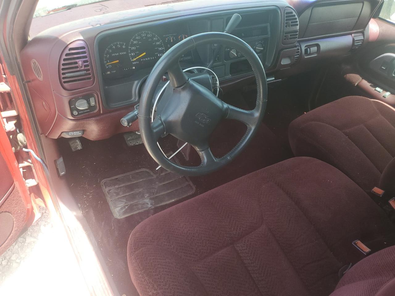 1998 Chevrolet Gmt-400 C1500 VIN: 2GCEC19R9W1260561 Lot: 62952005
