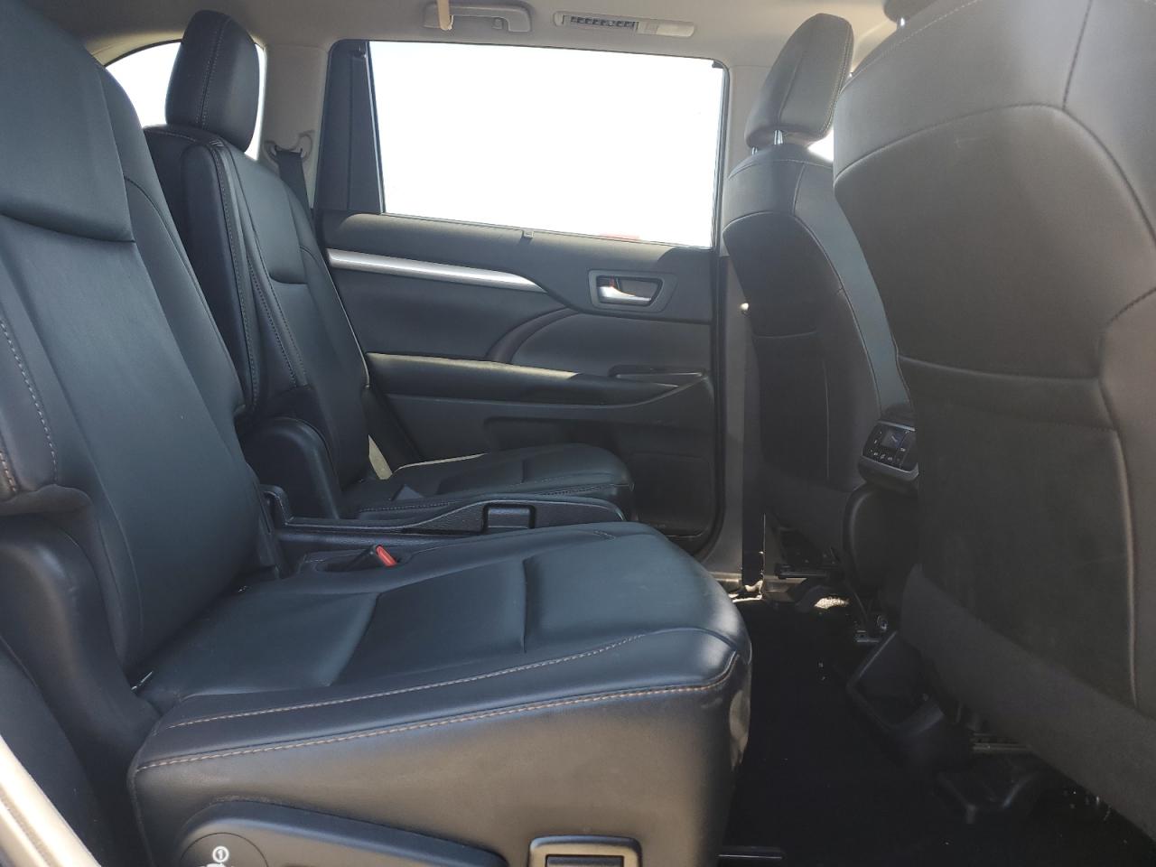 2019 Toyota Highlander Se VIN: 5TDJZRFH9KS712731 Lot: 66335095