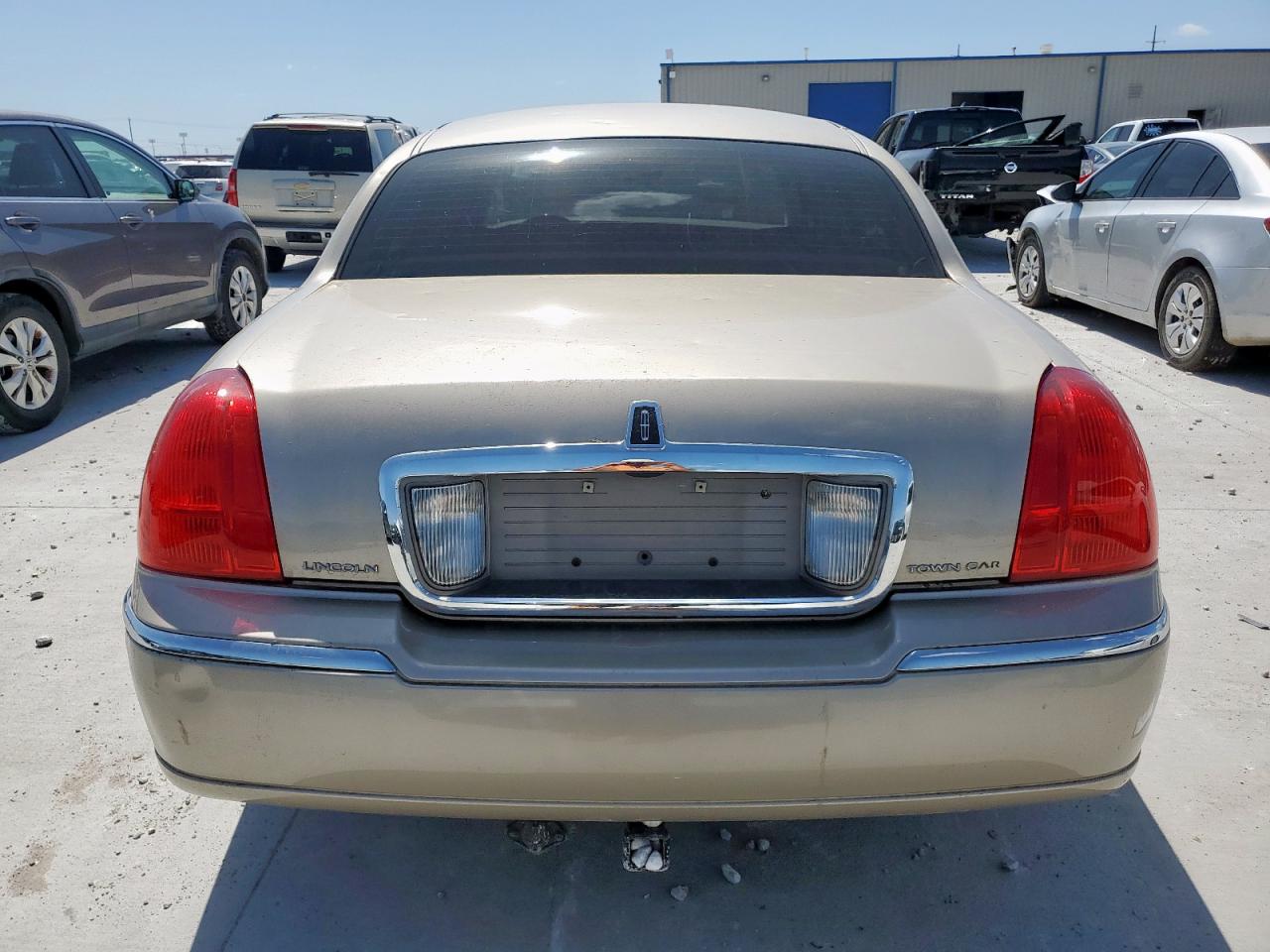 2009 Lincoln Town Car Signature Limited VIN: 2LNHM82VX9X614207 Lot: 65557575