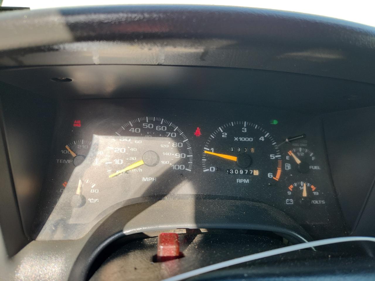1997 GMC Jimmy VIN: 1GKDT13W0V2549003 Lot: 63618365