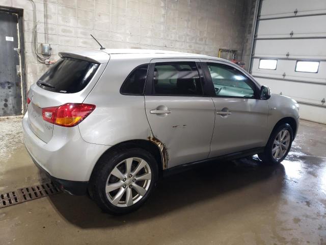  MITSUBISHI OUTLANDER 2015 Srebrny