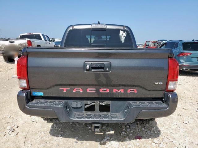 Pickups TOYOTA TACOMA 2017 Szary