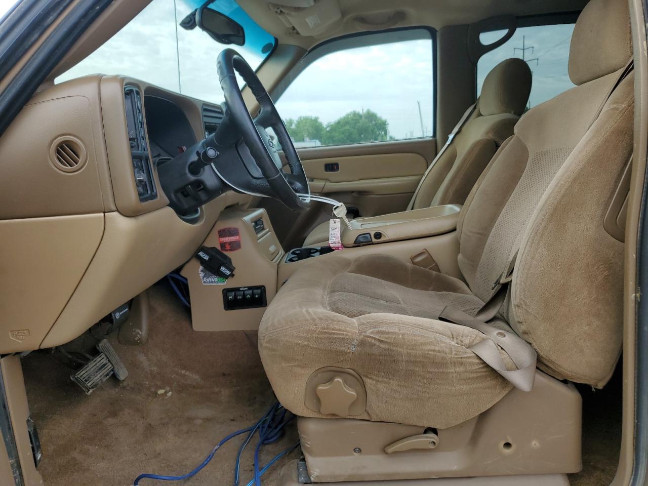 2000 Chevrolet Tahoe K1500 VIN: 1GNEK13T2YJ130774 Lot: 64125235