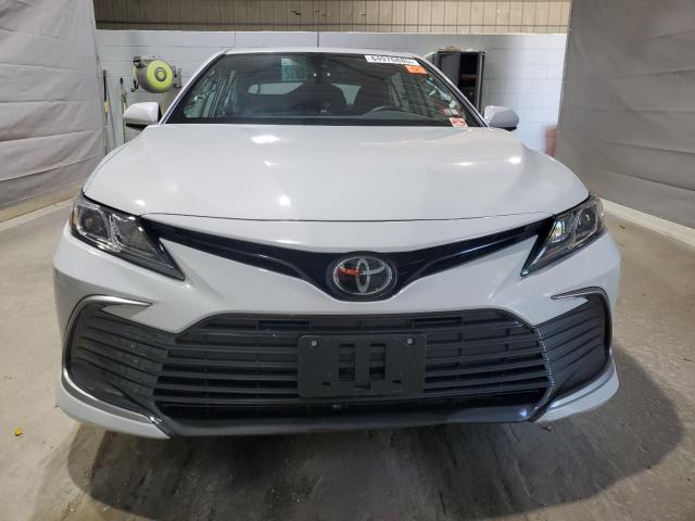  TOYOTA CAMRY 2022 Белы