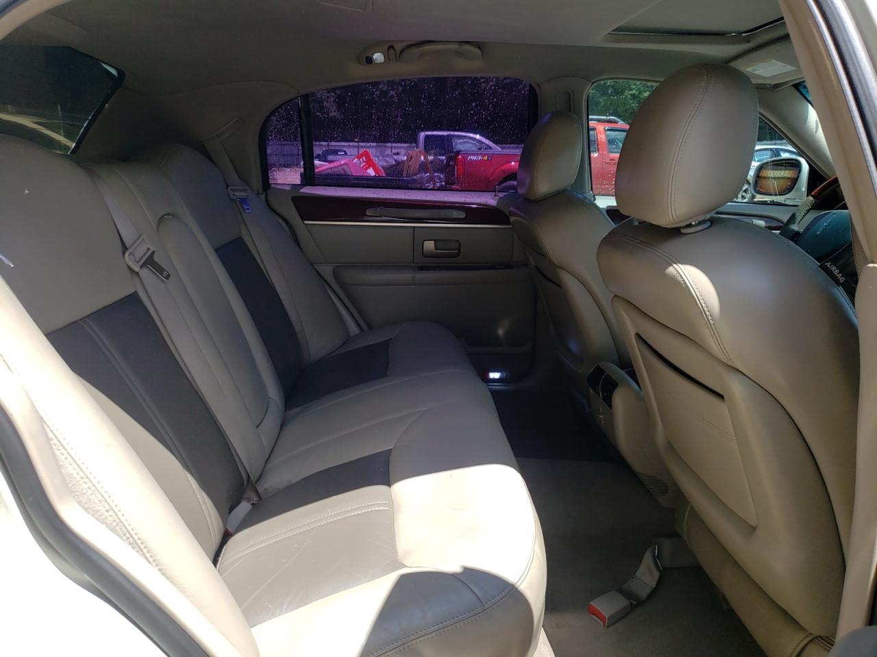 2005 Lincoln Town Car Signature Limited VIN: 1LNHM82W75Y664307 Lot: 64132375