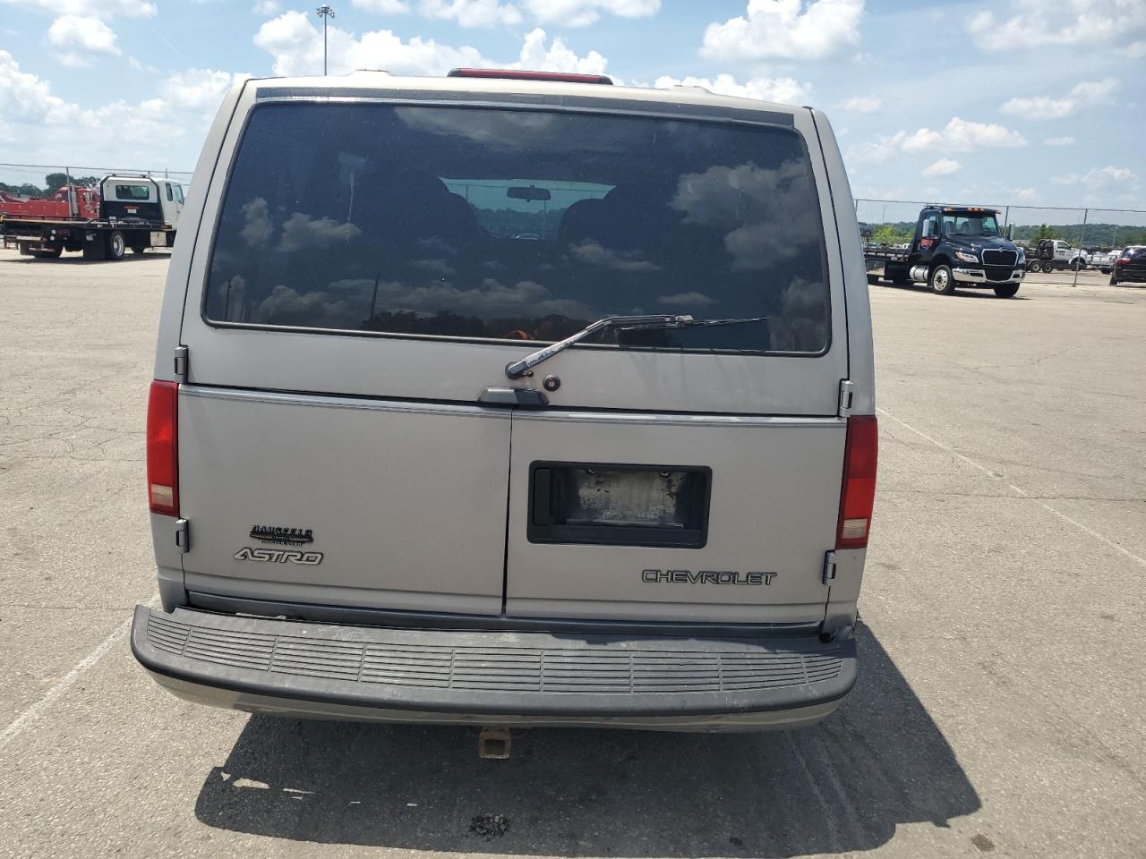 1998 Chevrolet Astro VIN: 1GNDM19W4WB162219 Lot: 64459485