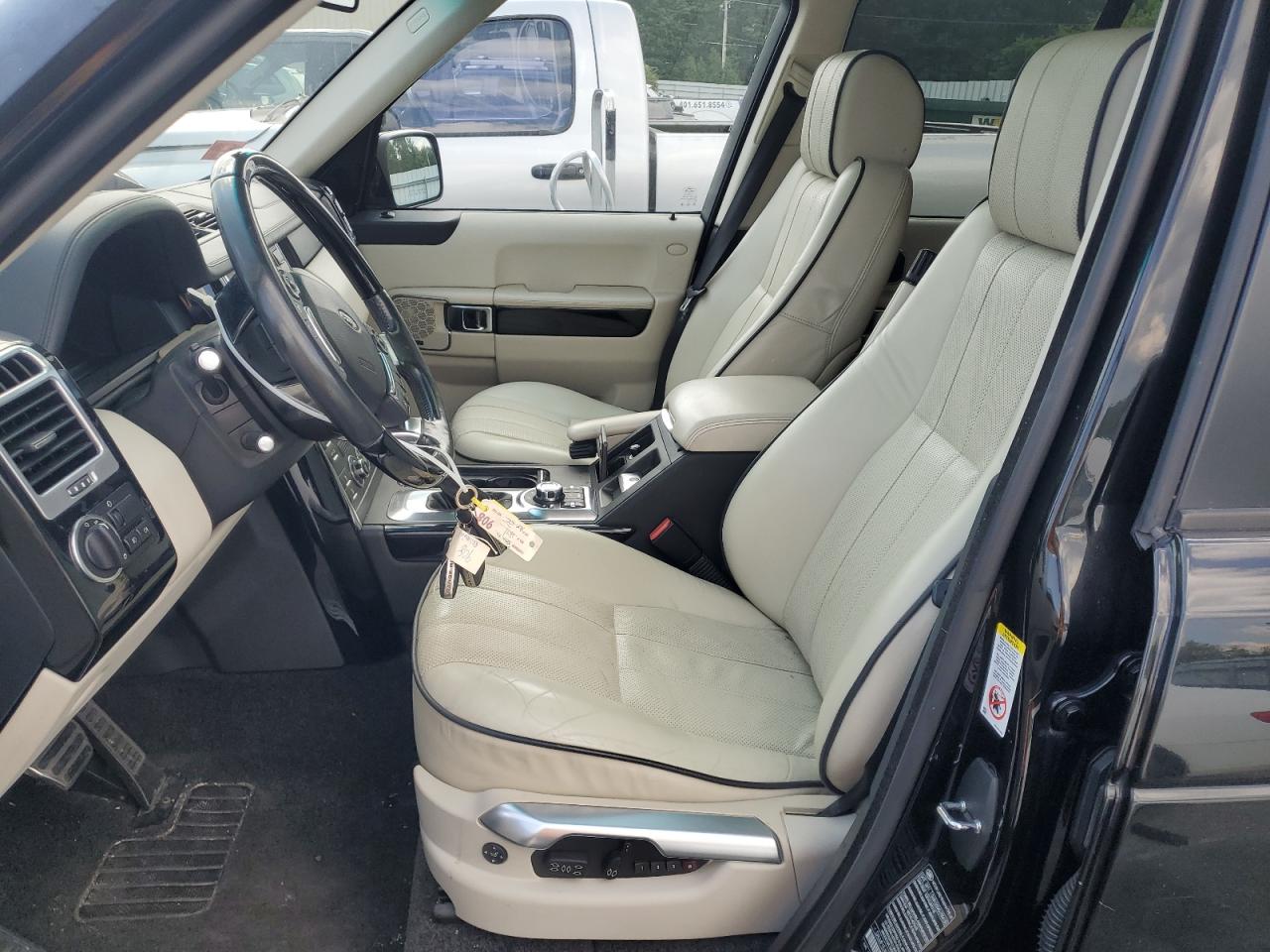 2011 Land Rover Range Rover Hse Luxury VIN: SALMF1E40BA353121 Lot: 63082295