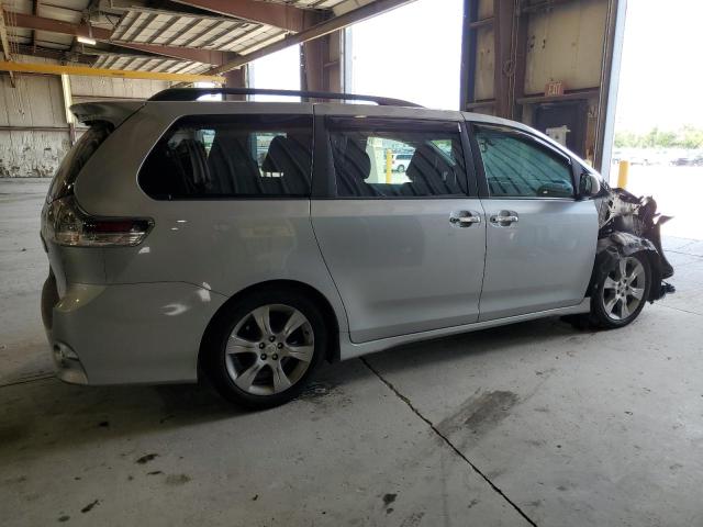  TOYOTA SIENNA 2013 Srebrny