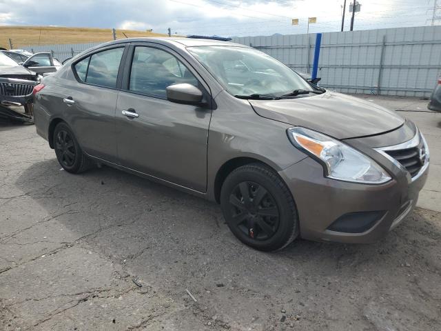  NISSAN VERSA 2015 Srebrny