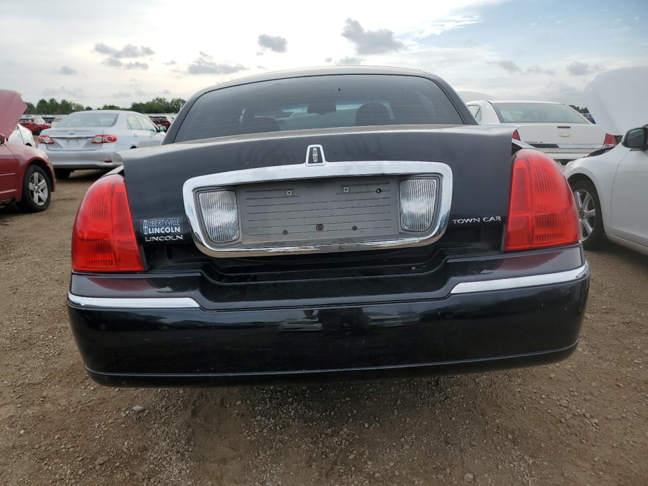 2010 Lincoln Town Car Signature Limited VIN: 2LNBL8CV6AX753097 Lot: 66018925