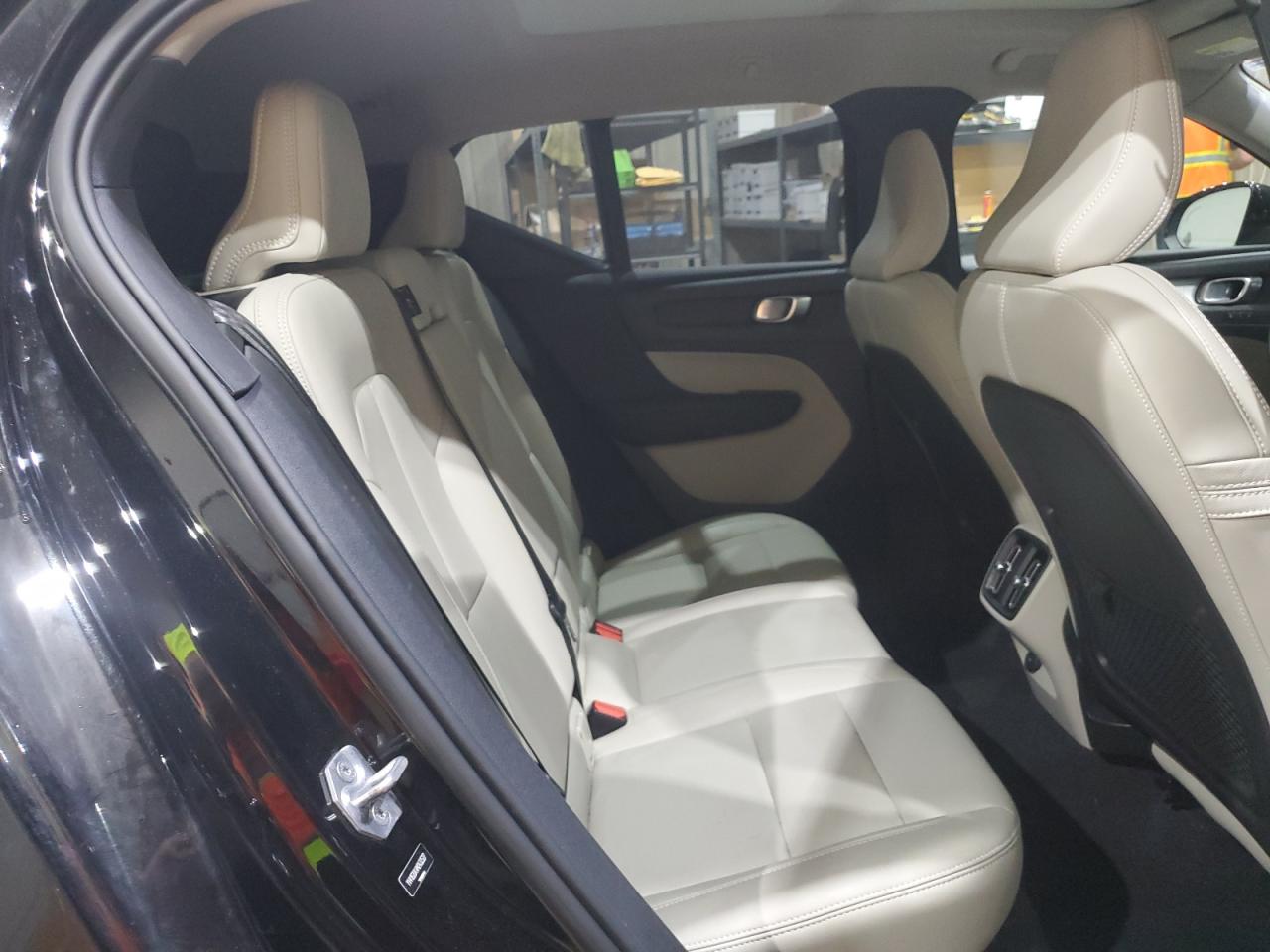 2021 Volvo Xc40 T5 Momentum VIN: YV4162UK4M2432527 Lot: 64670165