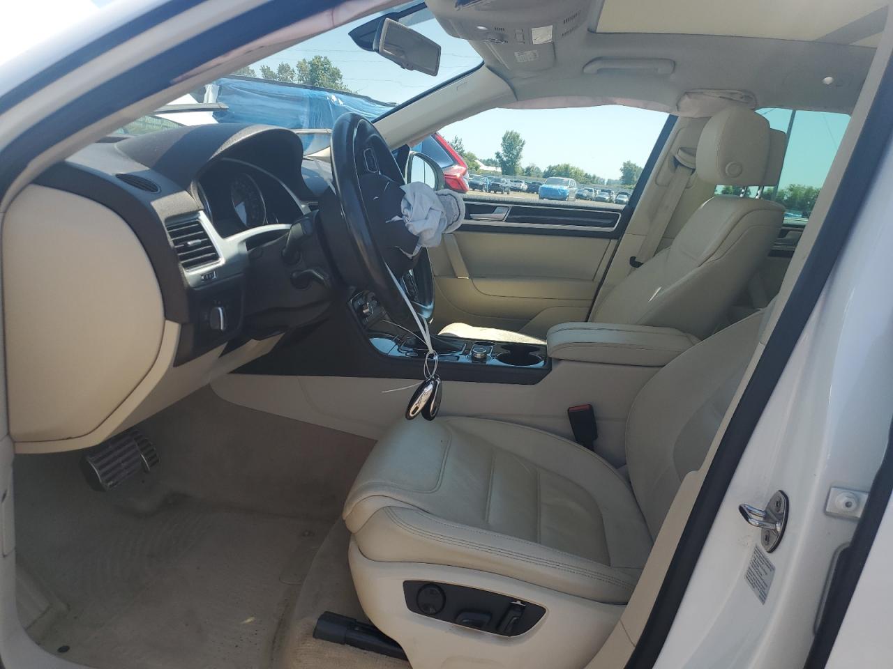 2015 Volkswagen Touareg V6 VIN: WVGEF9BP3FD004401 Lot: 65979195