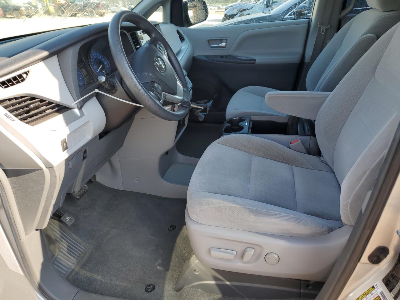 2018 Toyota Sienna Le VIN: 5TDKZ3DC0JS914977 Lot: 63220715