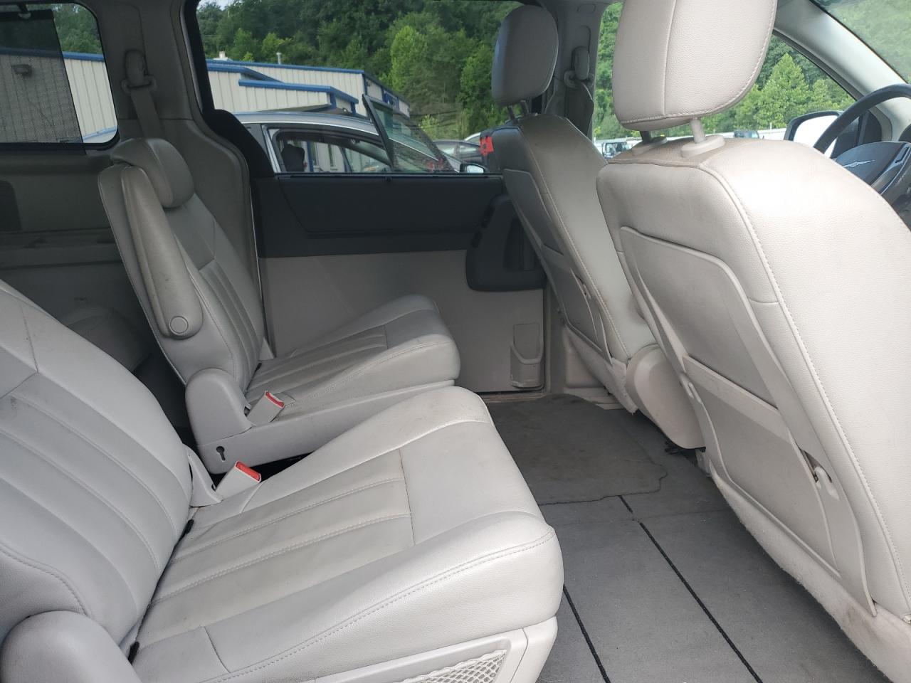 2008 Chrysler Town & Country Touring VIN: 2A8HR54PX8R104065 Lot: 64371985
