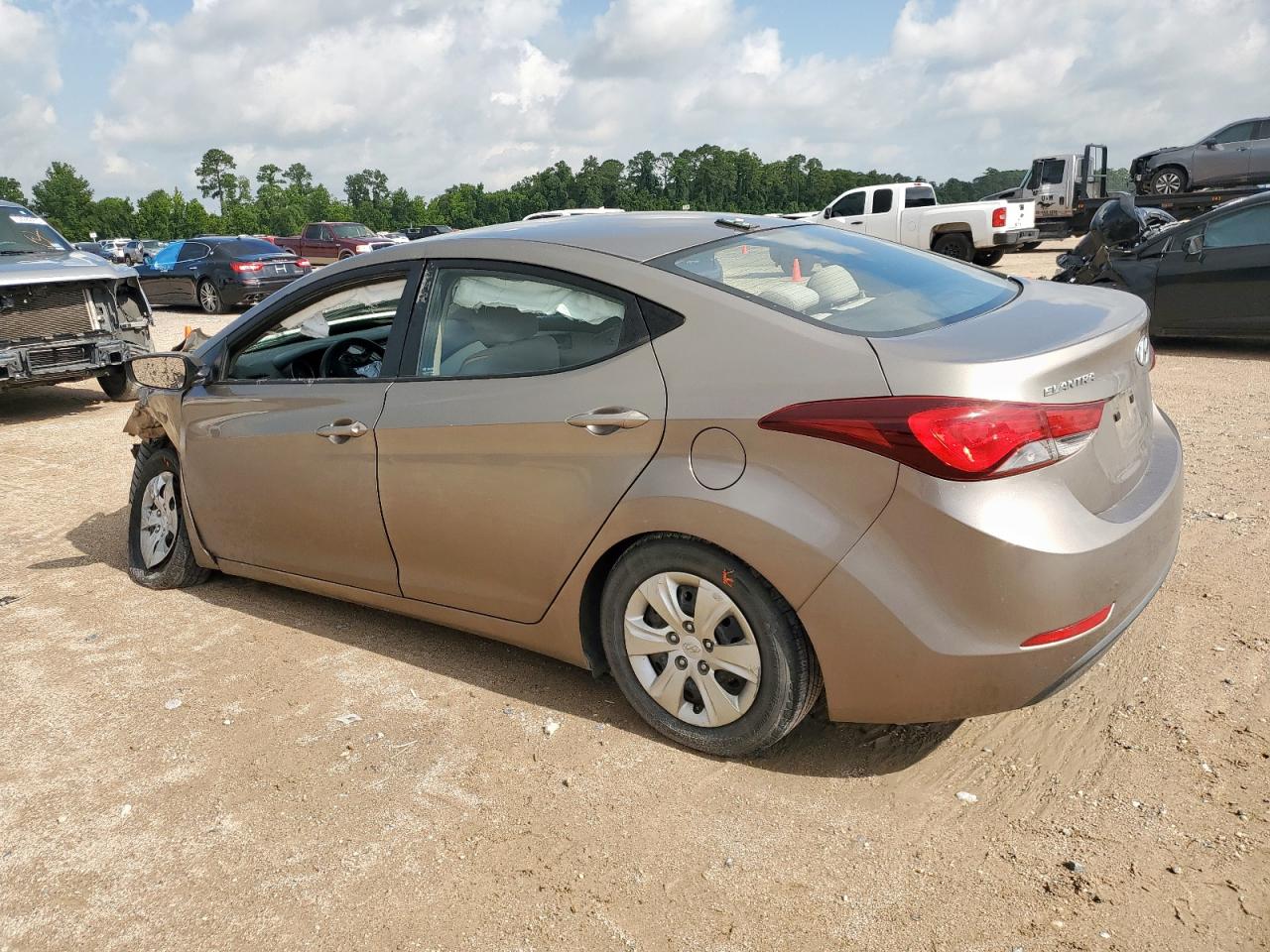 2016 Hyundai Elantra Se VIN: 5NPDH4AE3GH705657 Lot: 64932955