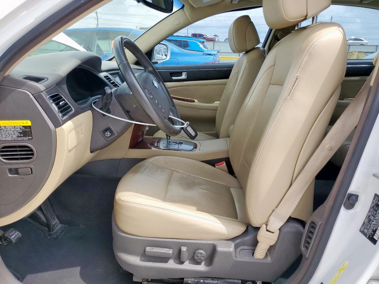 2013 Hyundai Genesis 3.8L VIN: KMHGC4DD5DU253805 Lot: 62870135