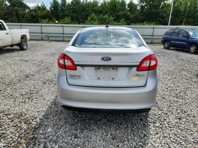 Sedans FORD FIESTA 2013 Srebrny
