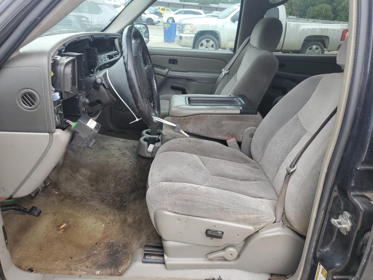 2005 Chevrolet Tahoe C1500 VIN: 1GNEC13T75J213173 Lot: 64427955