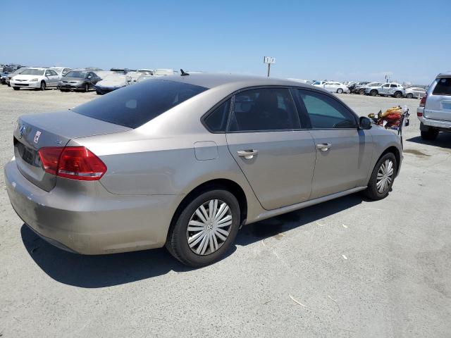  VOLKSWAGEN PASSAT 2015 Золотой