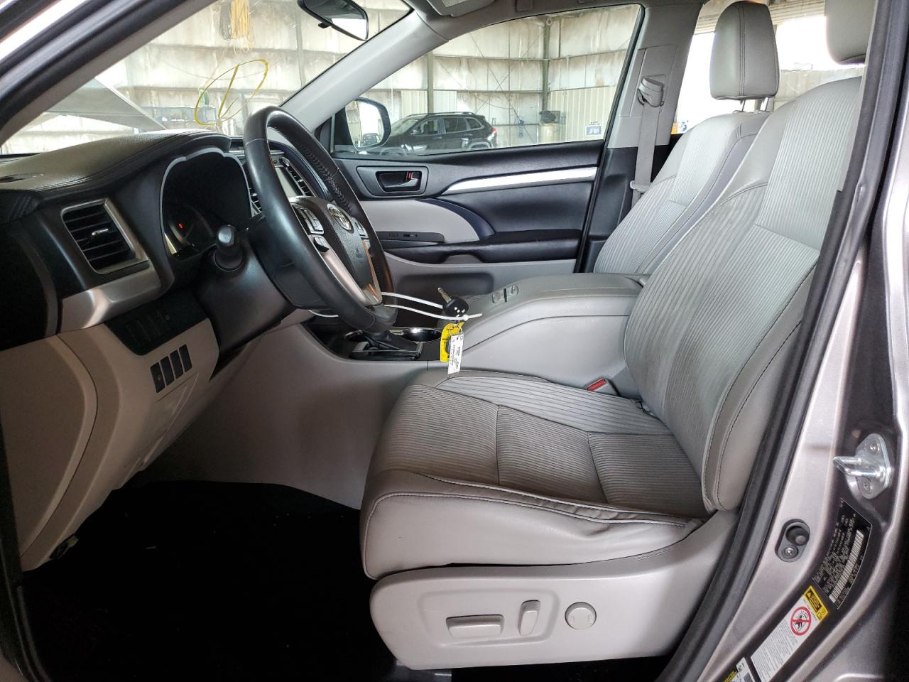 2016 Toyota Highlander Le VIN: 5TDZKRFH4GS186104 Lot: 65292665