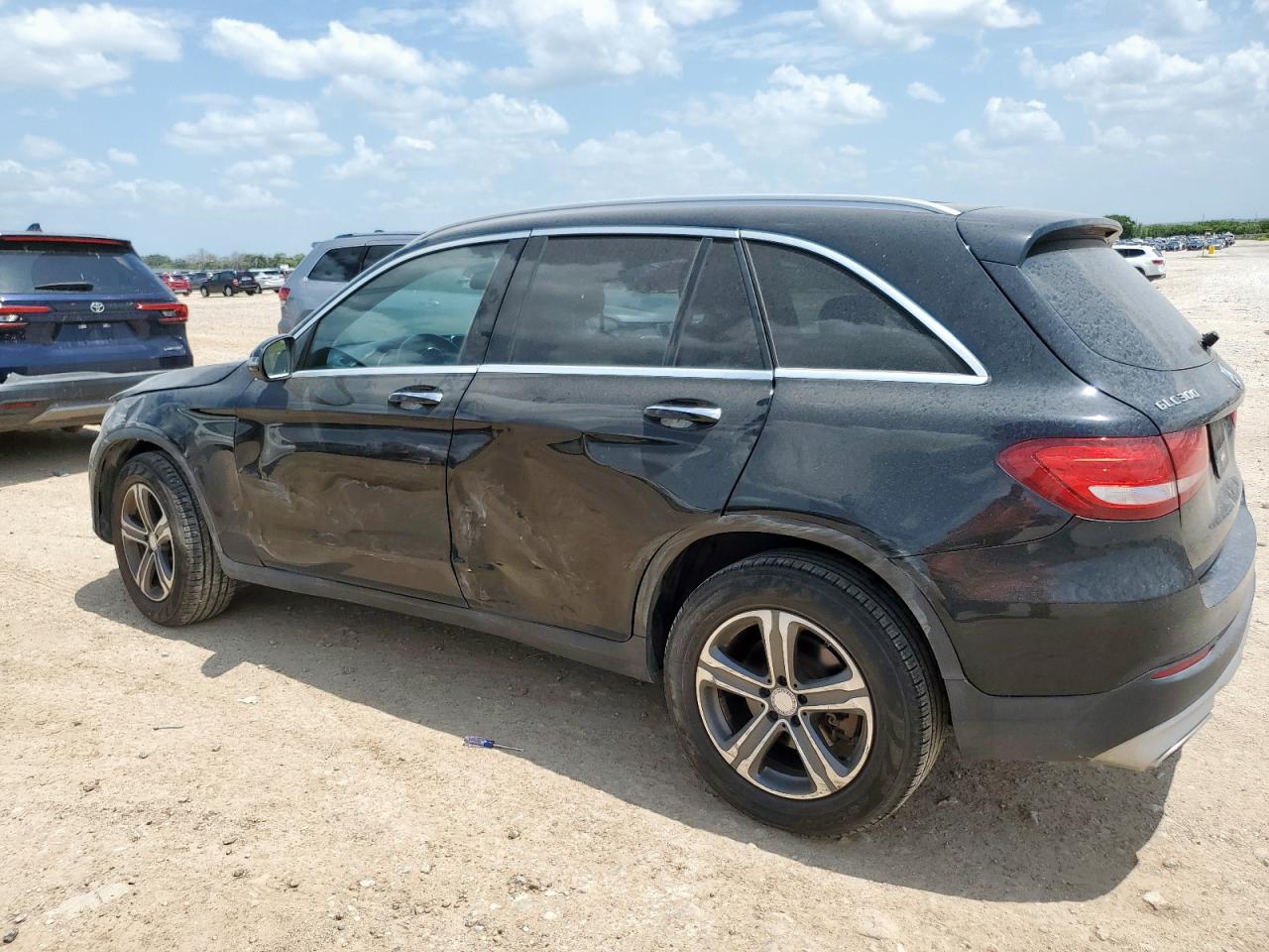 2017 Mercedes-Benz Glc 300 black suv gas WDC0G4JB2HF186789 photo #3