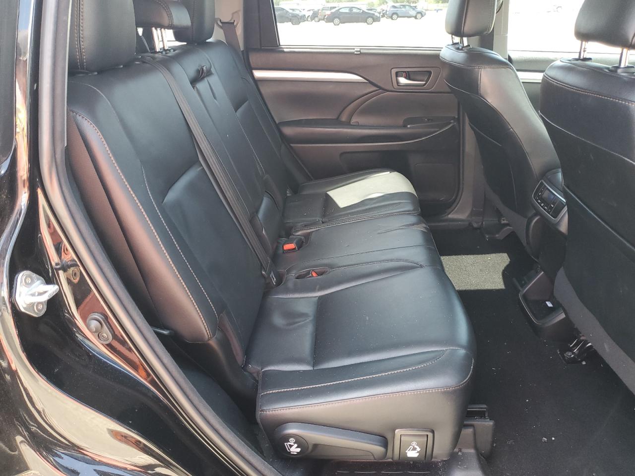 2018 Toyota Highlander Se VIN: 5TDJZRFHXJS871692 Lot: 65020225