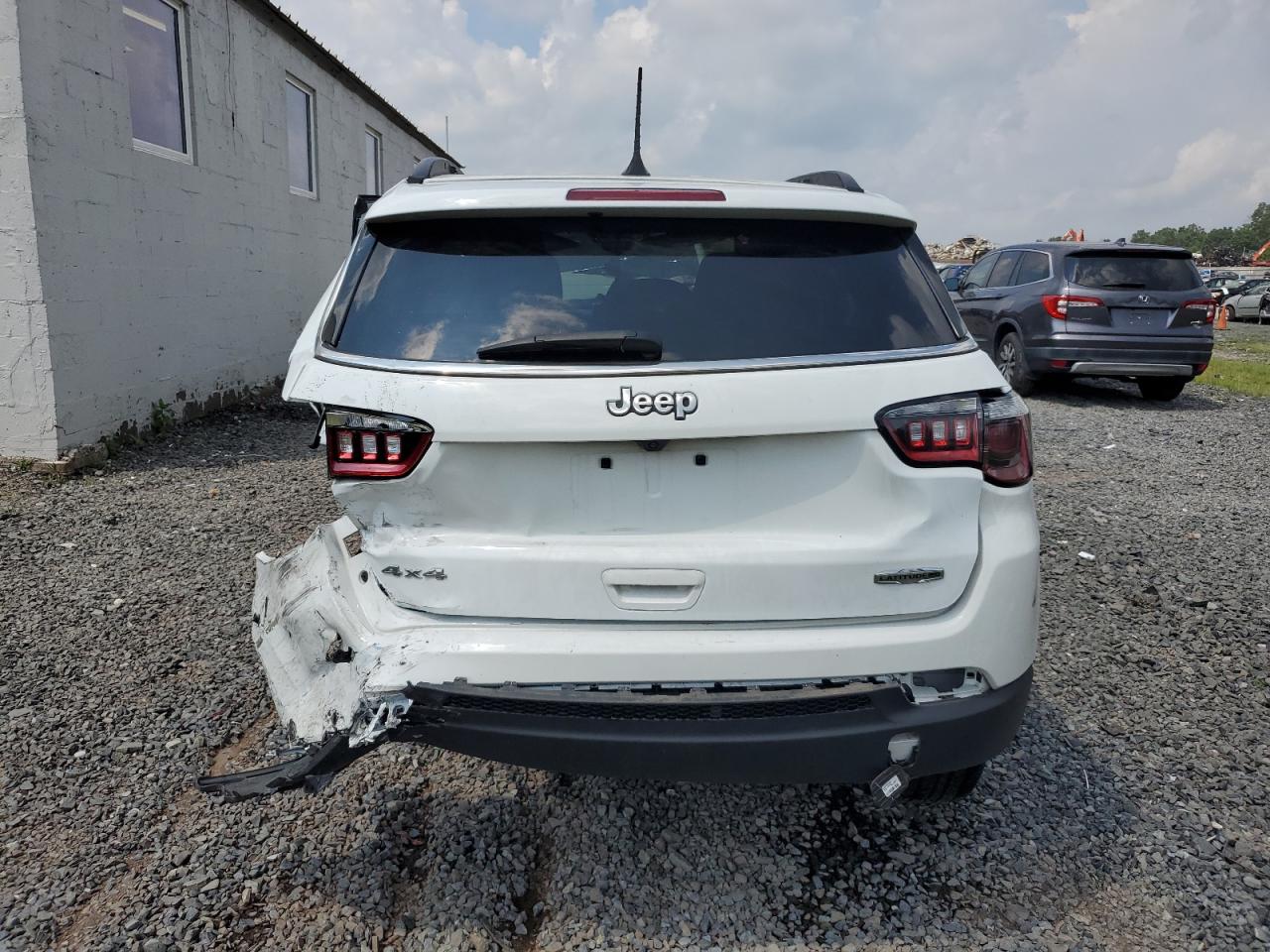 2022 Jeep Compass Latitude Lux VIN: 3C4NJDFB5NT233207 Lot: 67059555