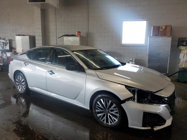  NISSAN ALTIMA 2024 Srebrny