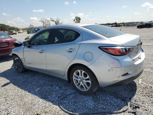  TOYOTA YARIS 2017 Srebrny