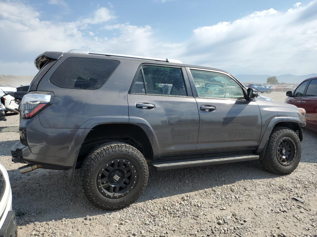 2018 Toyota 4Runner Sr5/Sr5 Premium VIN: JTEBU5JR2J5592489 Lot: 64777235