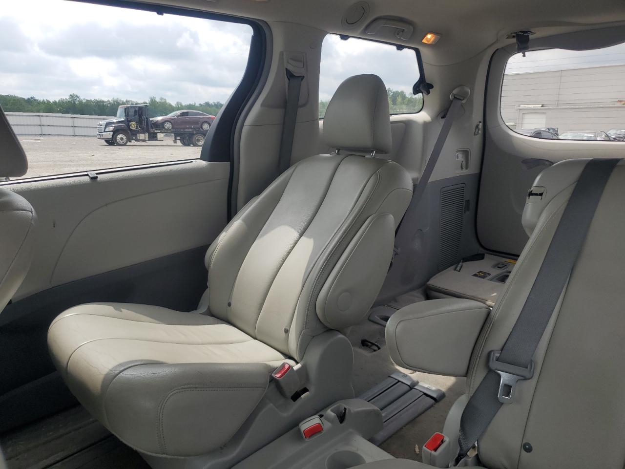 2013 Toyota Sienna Xle VIN: 5TDYK3DC2DS382750 Lot: 64170765