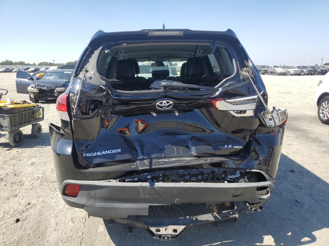 2018 Toyota Highlander Le VIN: 5TDBZRFH1JS914157 Lot: 64795425
