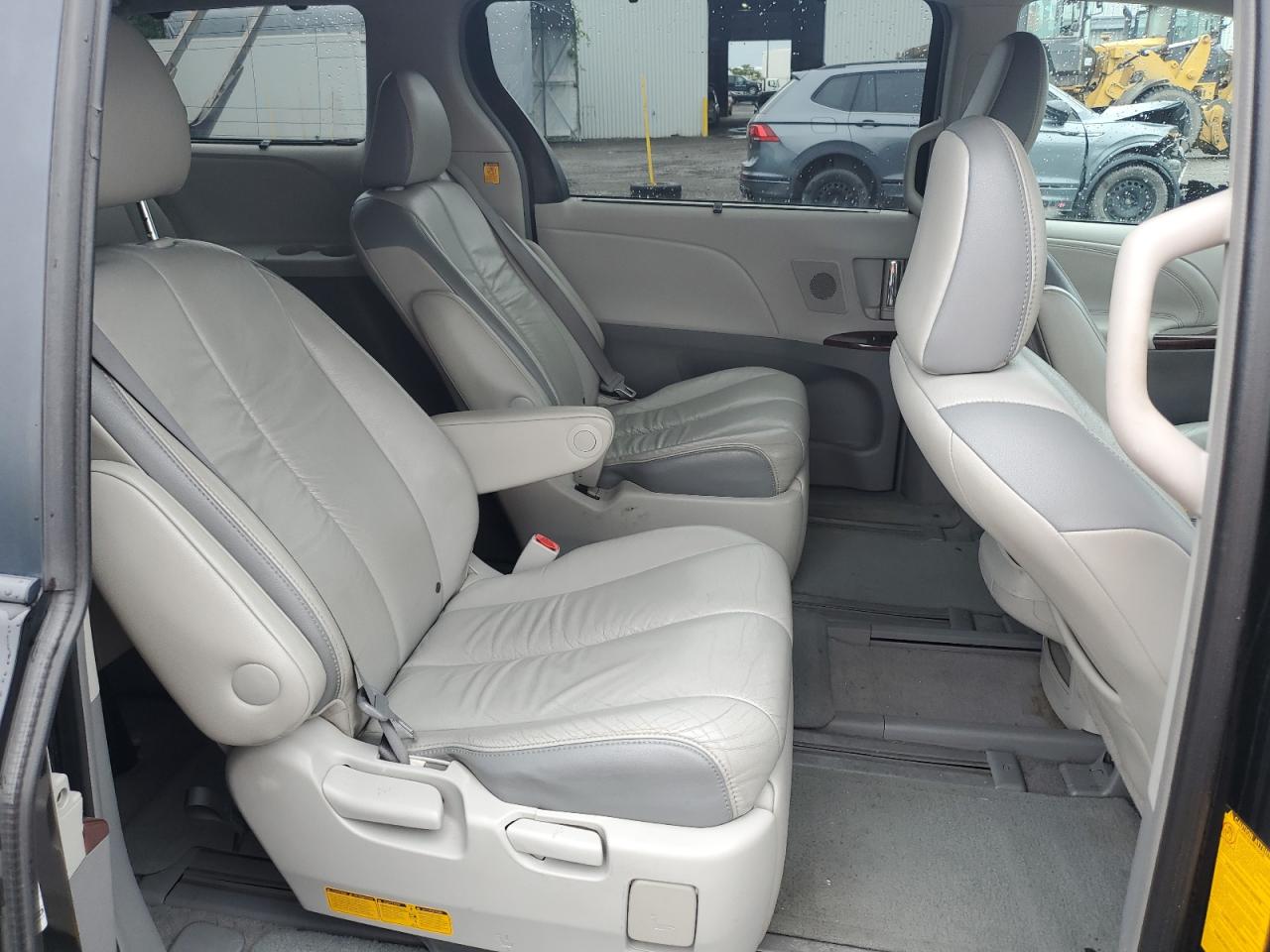 2011 Toyota Sienna Xle VIN: 5TDDK3DC3BS008921 Lot: 65212365