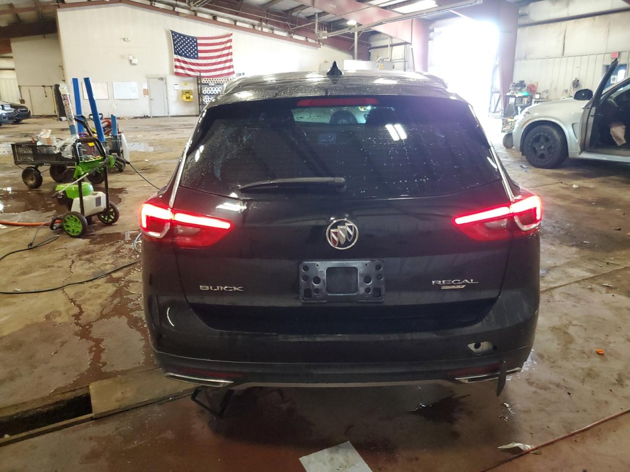 2018 Buick Regal Tourx Preferred VIN: W04GU8SX3J1176705 Lot: 64317585